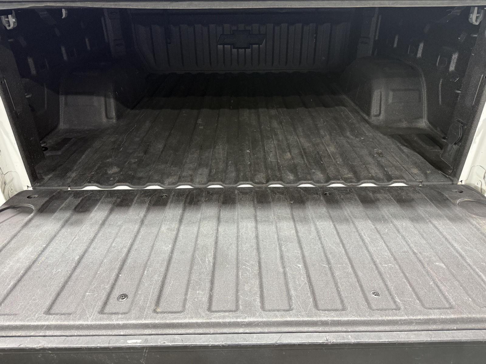 Vehicle photo 33