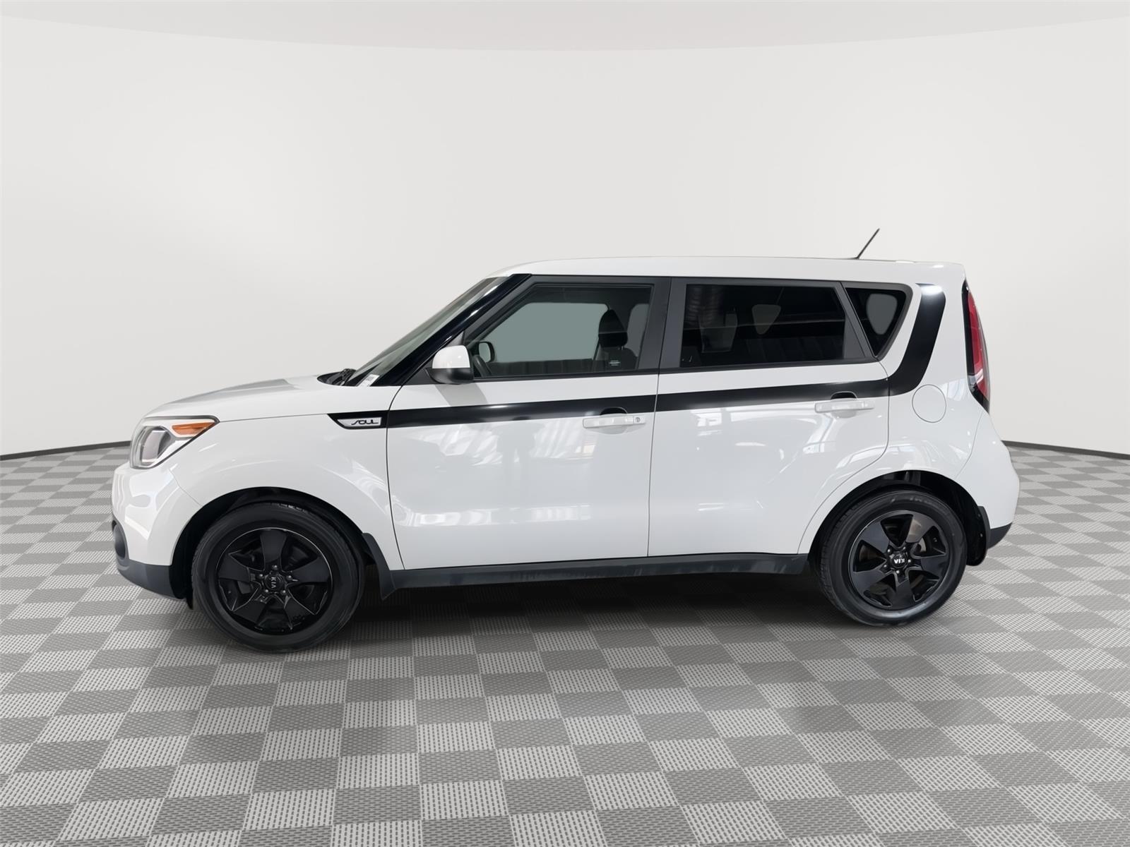 Used 2017 Kia Soul Base with VIN KNDJN2A29H7433689 for sale in Saint Joseph, MO
