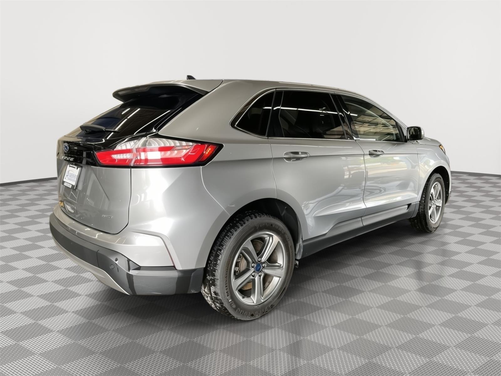 Vehicle photo 5