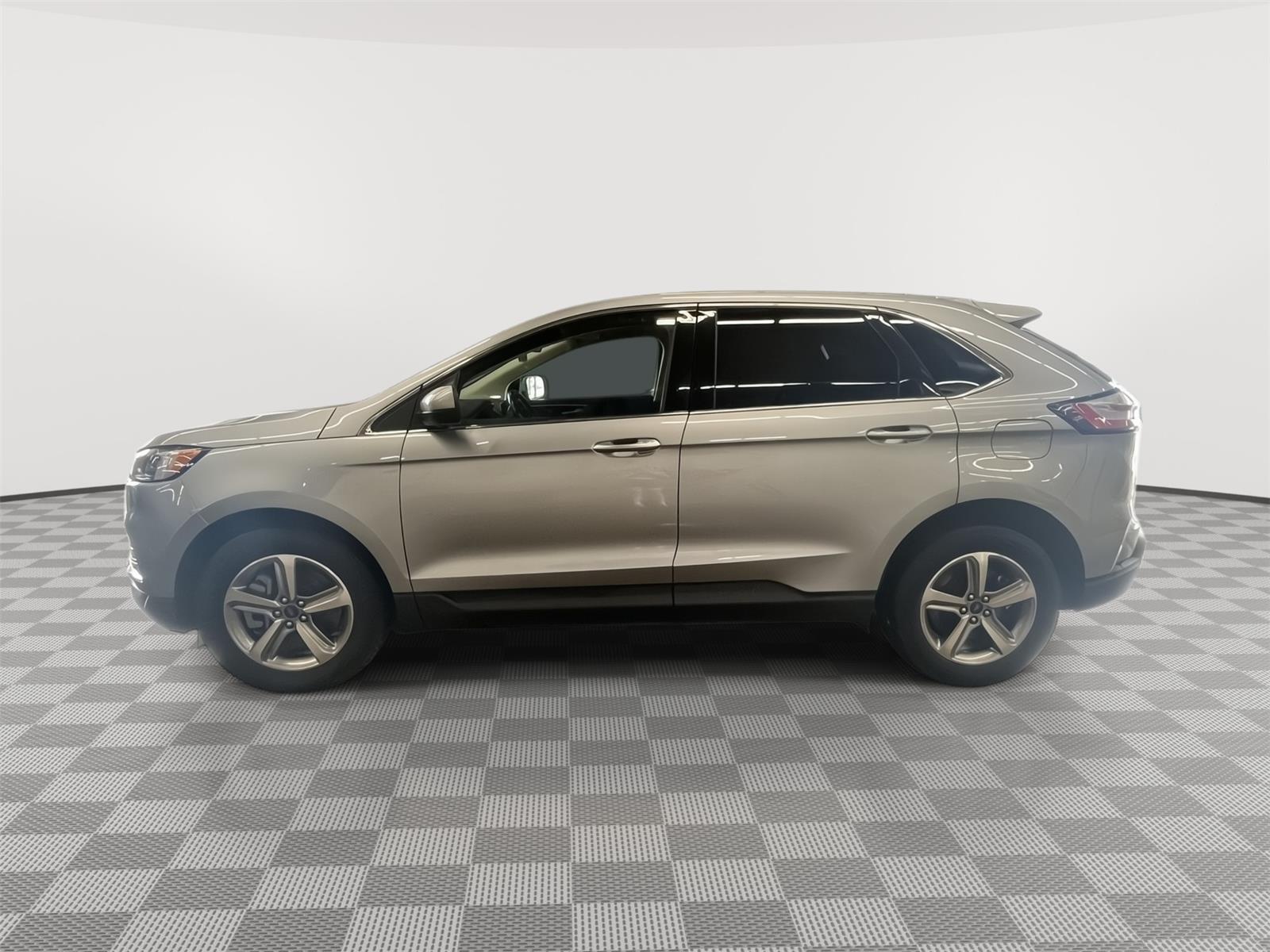 Vehicle photo 8