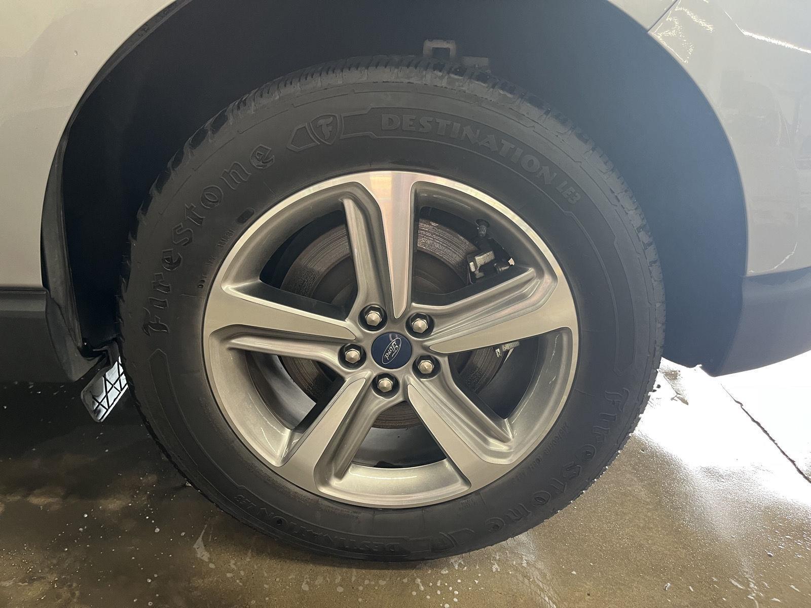 Vehicle photo 9