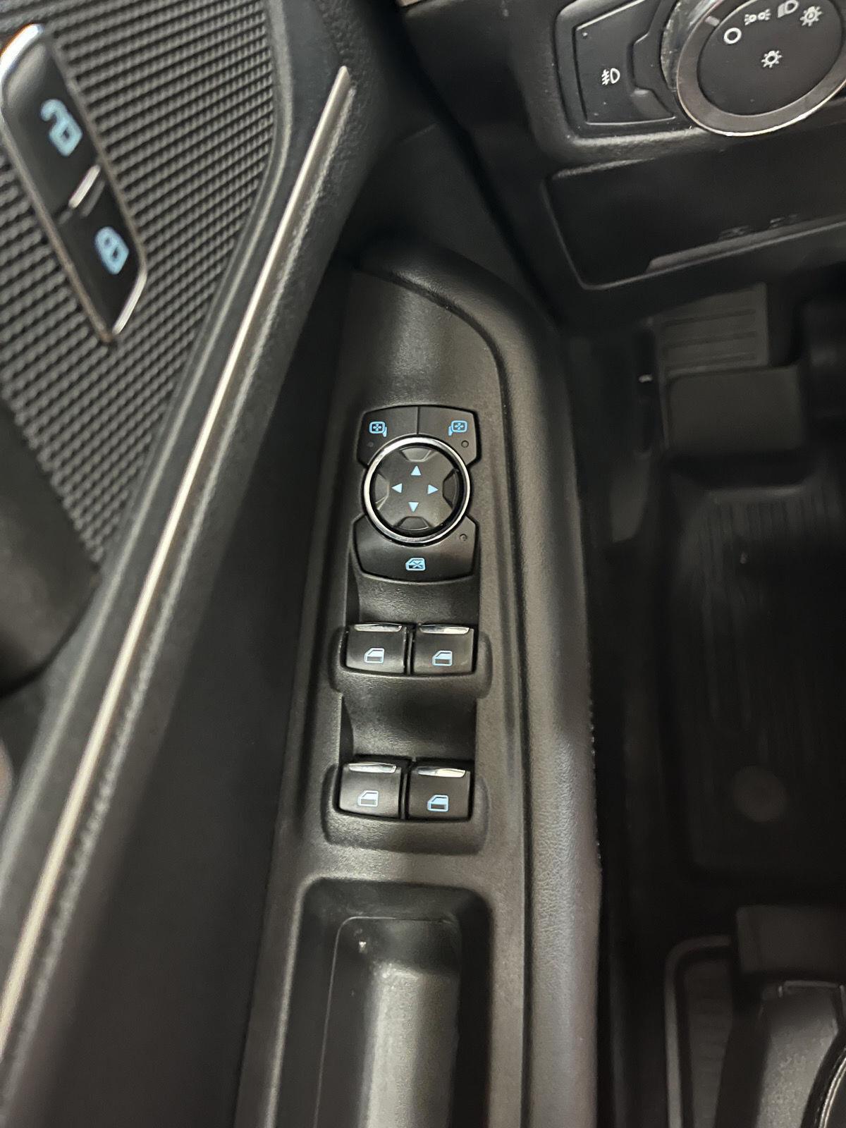Vehicle photo 10