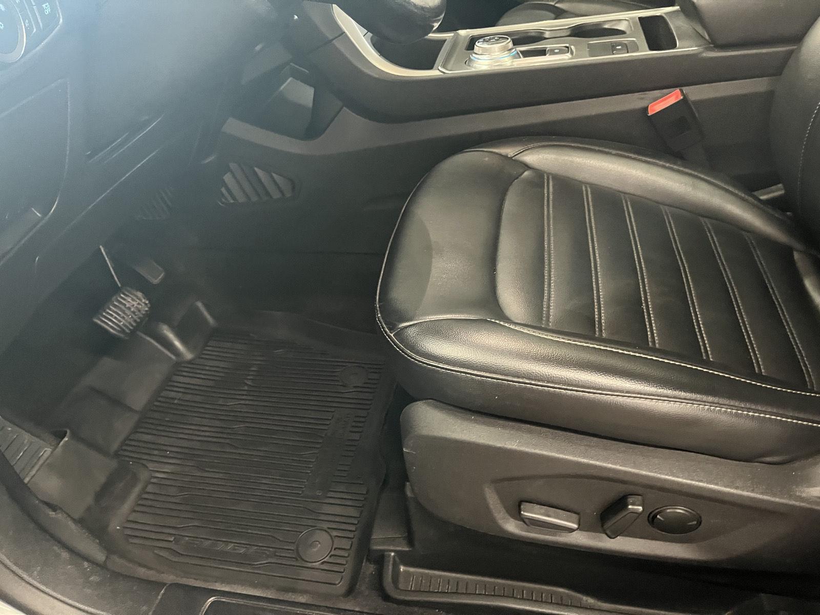 Vehicle photo 11