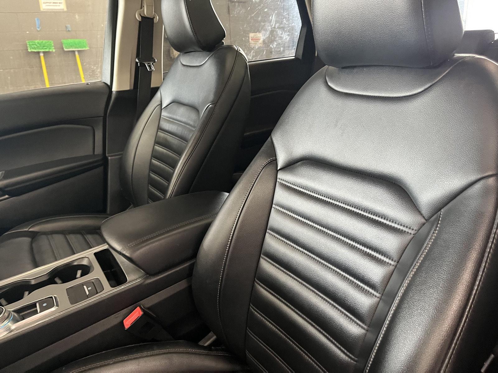 Vehicle photo 12