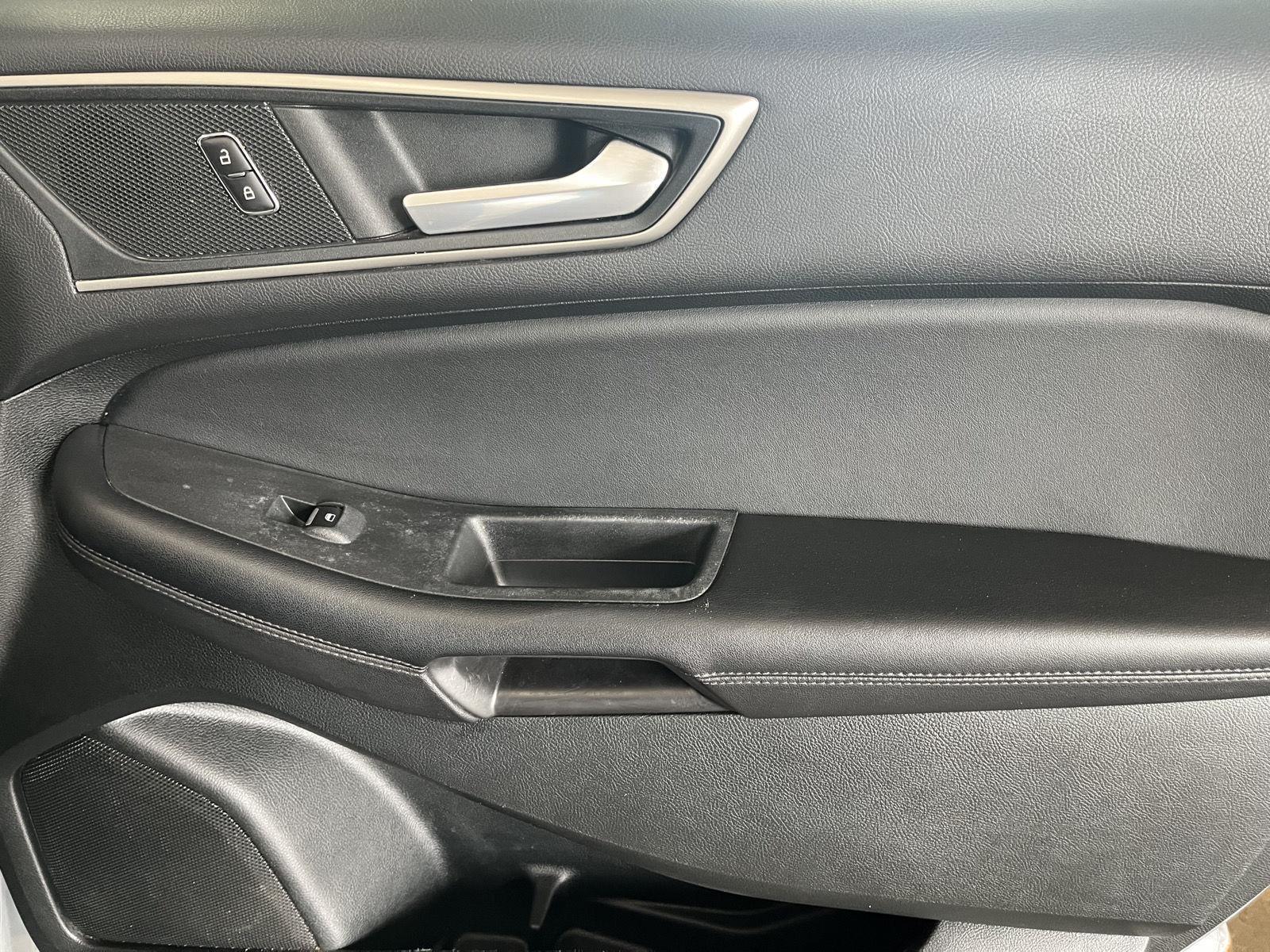 Vehicle photo 14