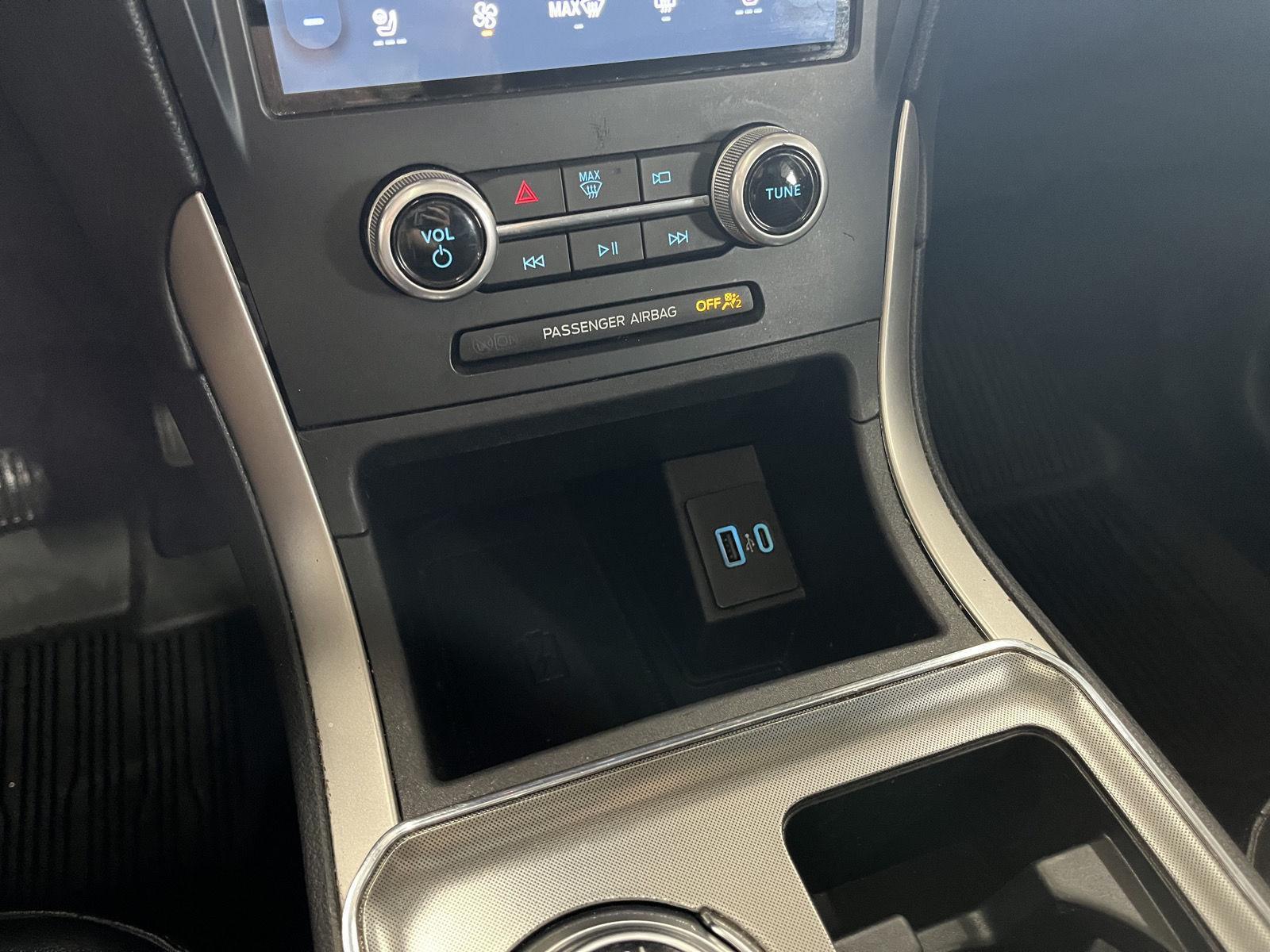 Vehicle photo 23
