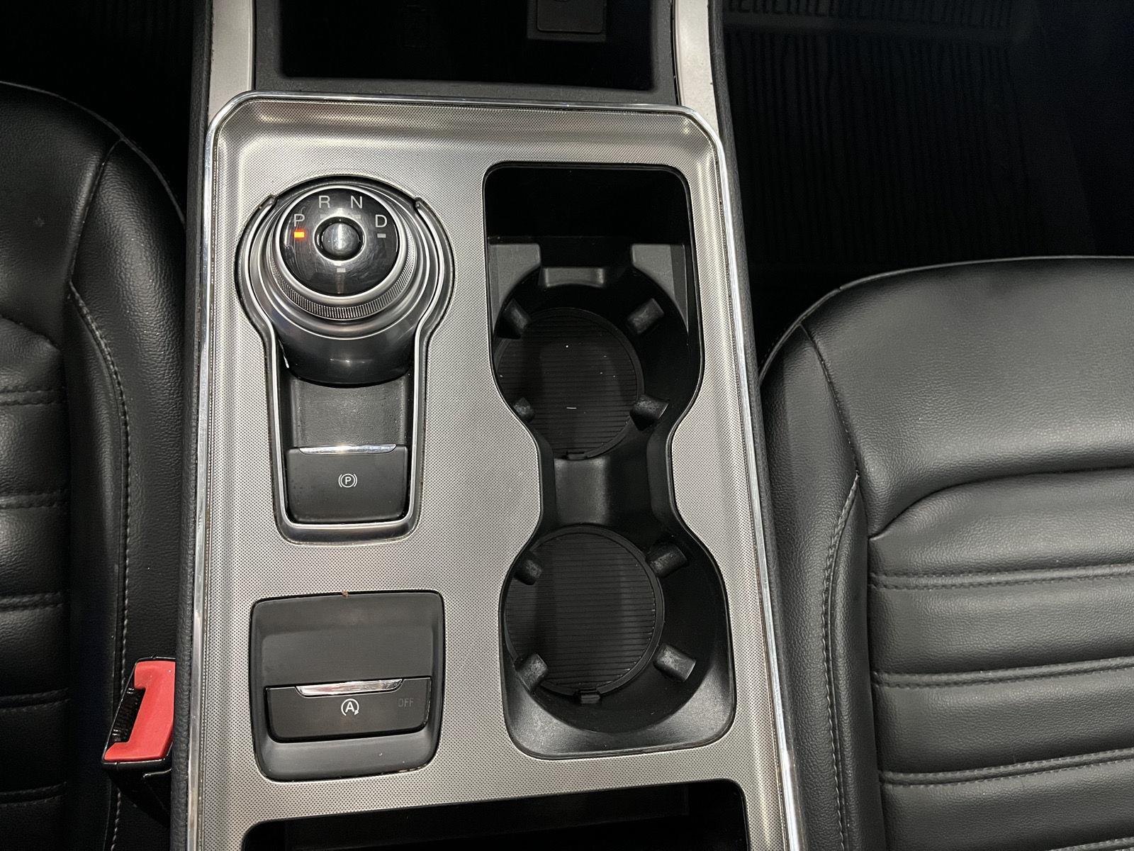 Vehicle photo 24