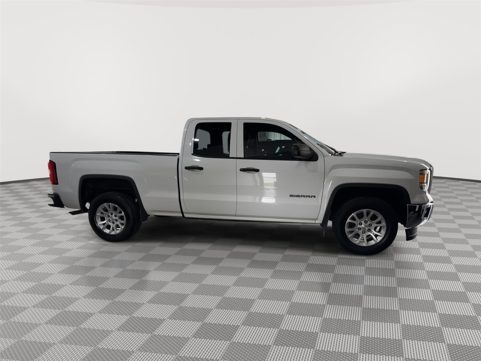 Vehicle photo 6
