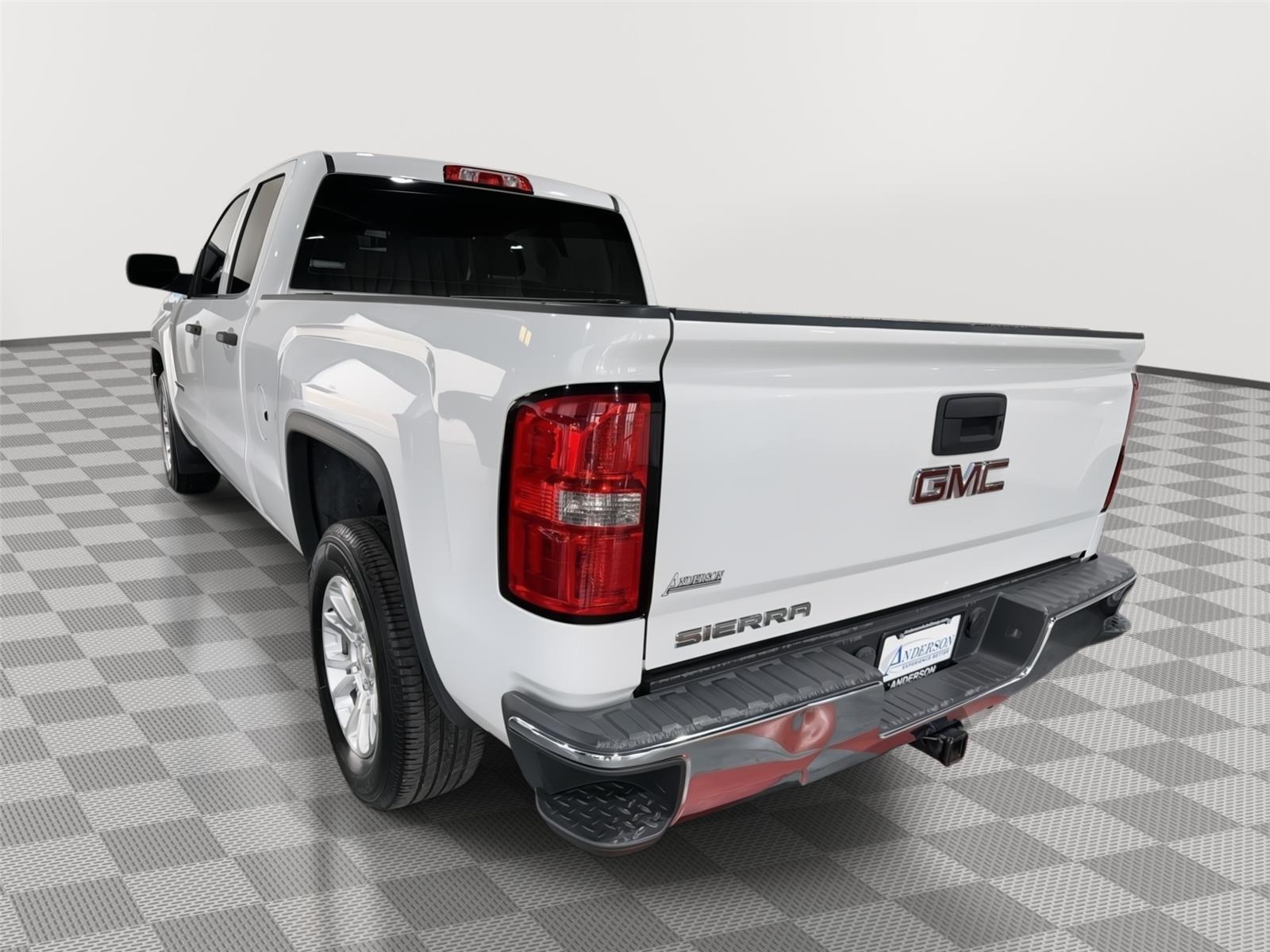 Vehicle photo 9