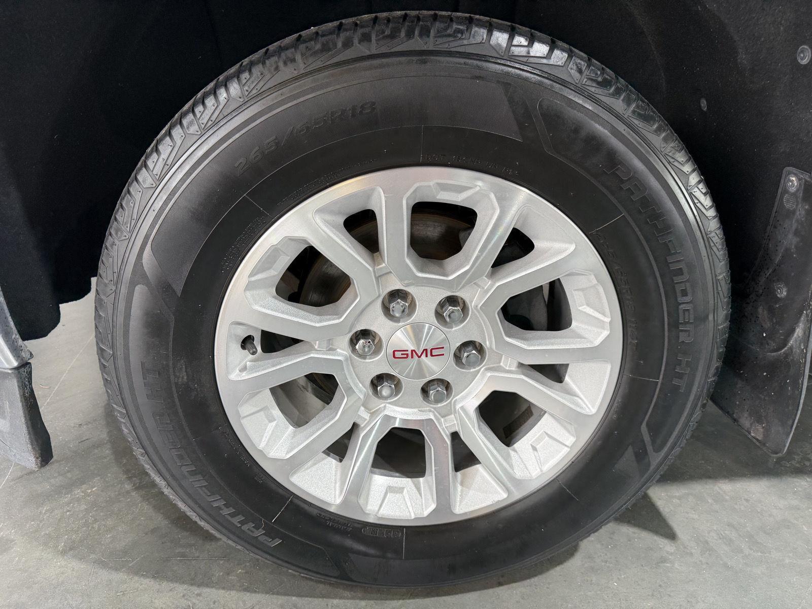 Vehicle photo 10