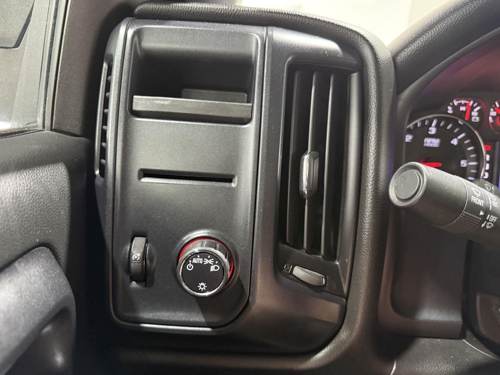 Vehicle photo 15