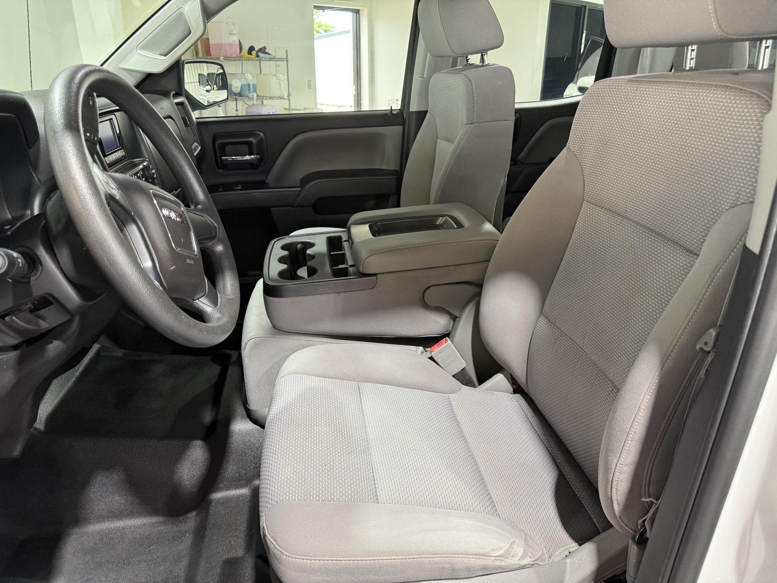 Vehicle photo 18