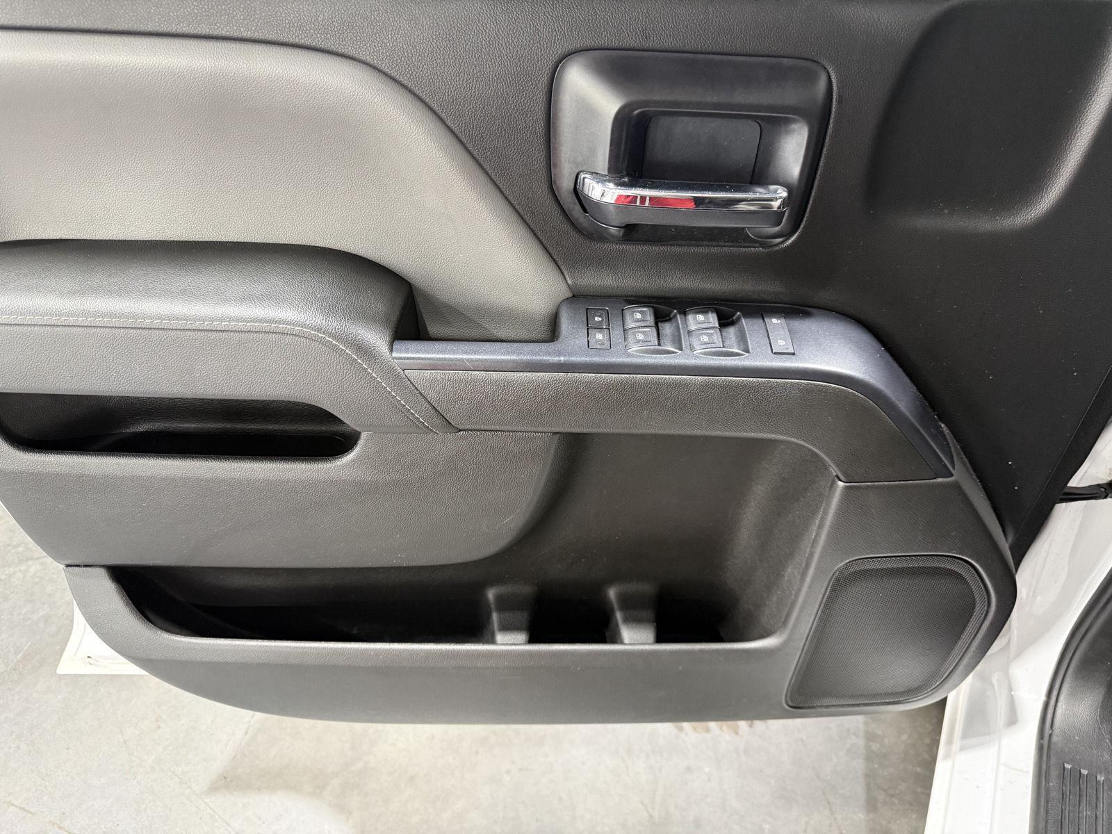 Vehicle photo 21