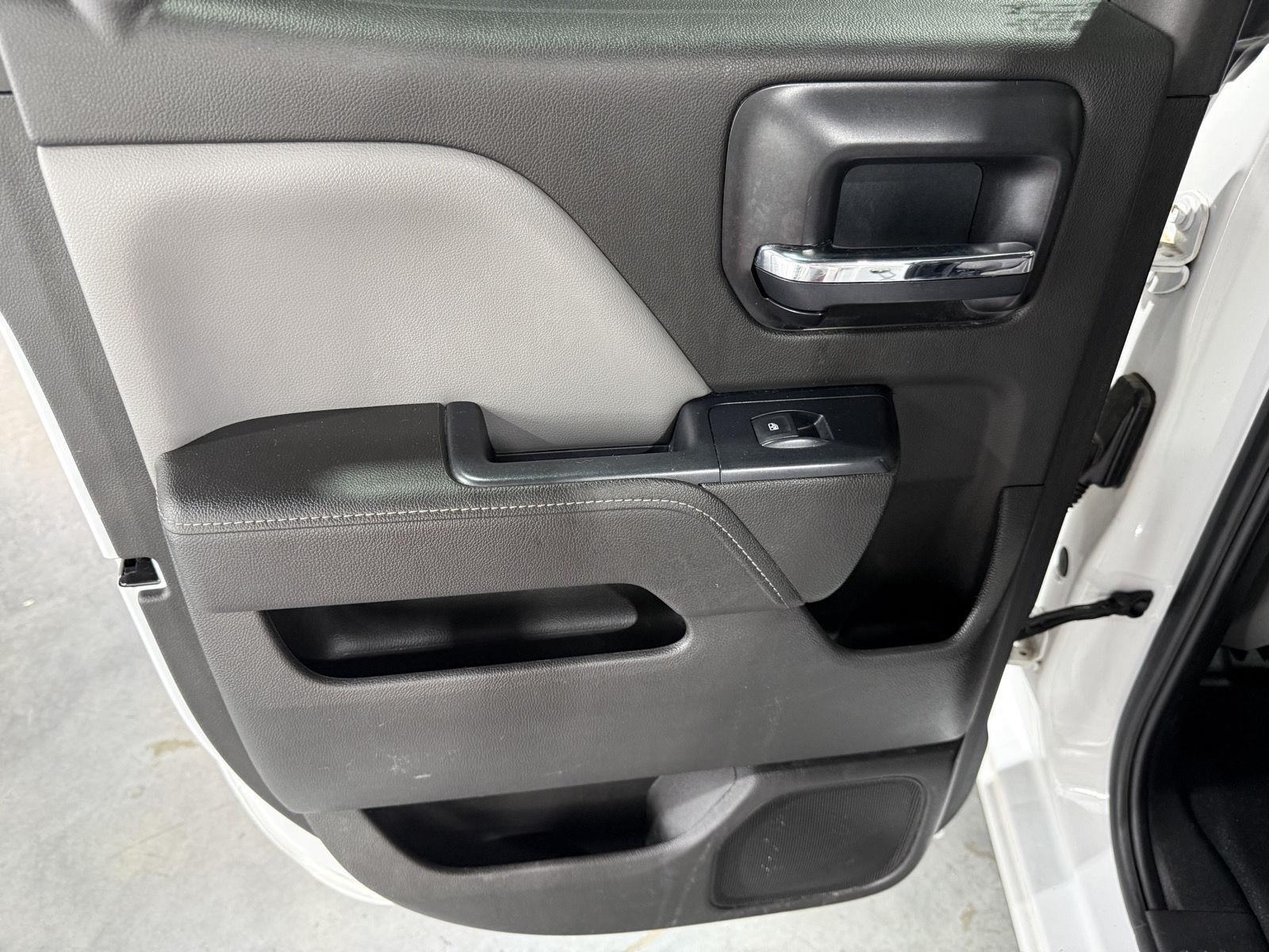 Vehicle photo 23