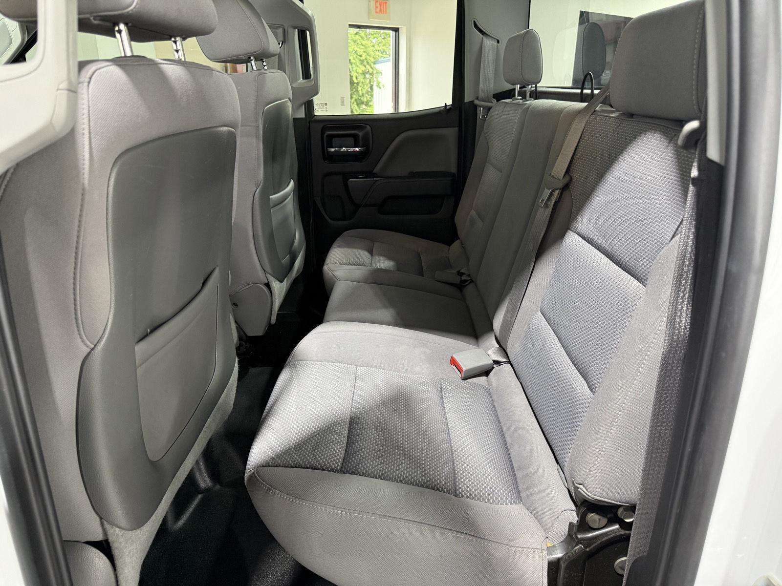 Vehicle photo 24