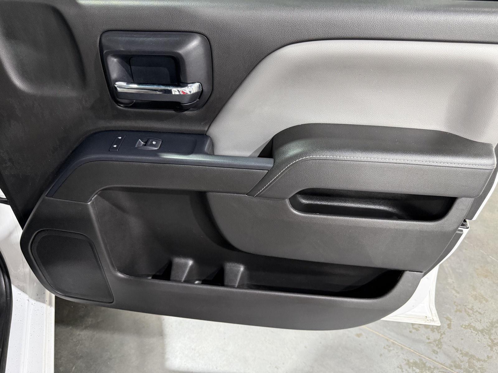 Vehicle photo 26
