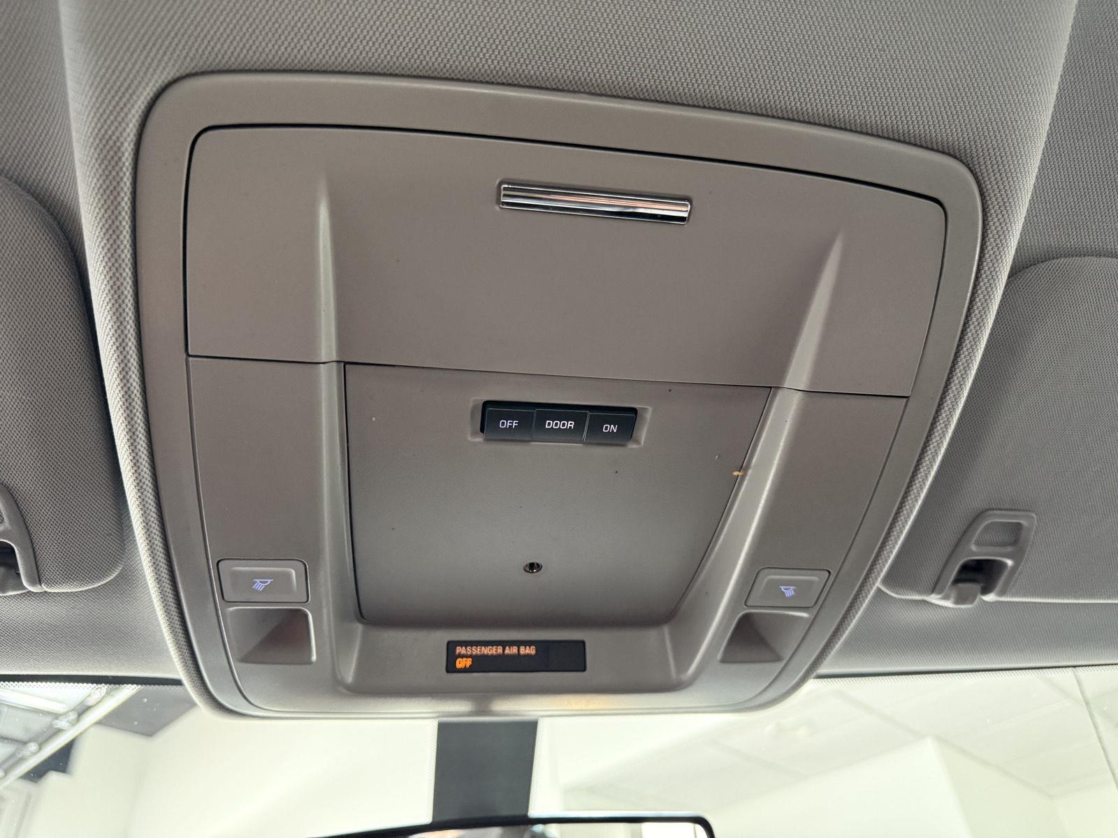 Vehicle photo 29
