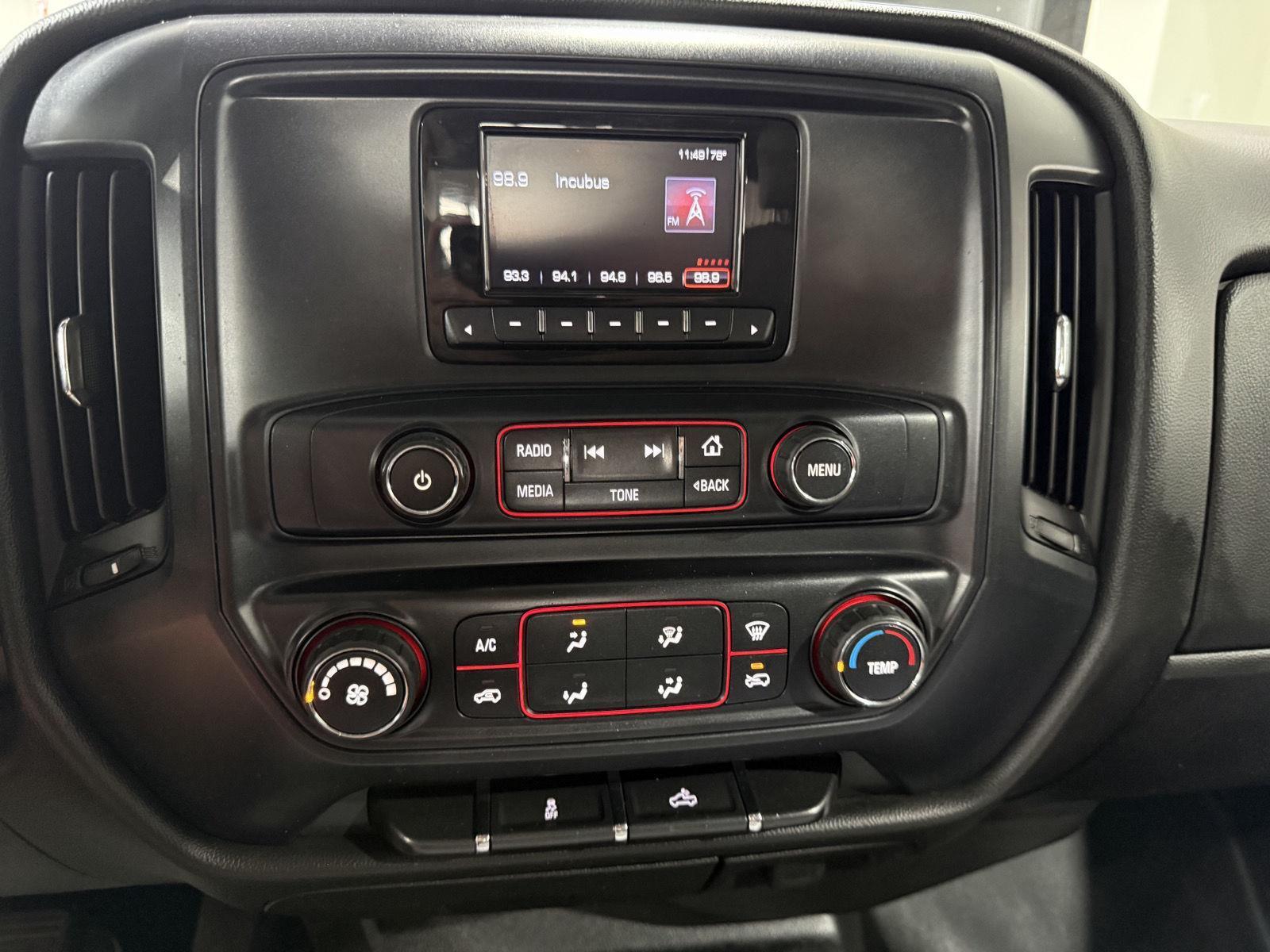 Vehicle photo 30