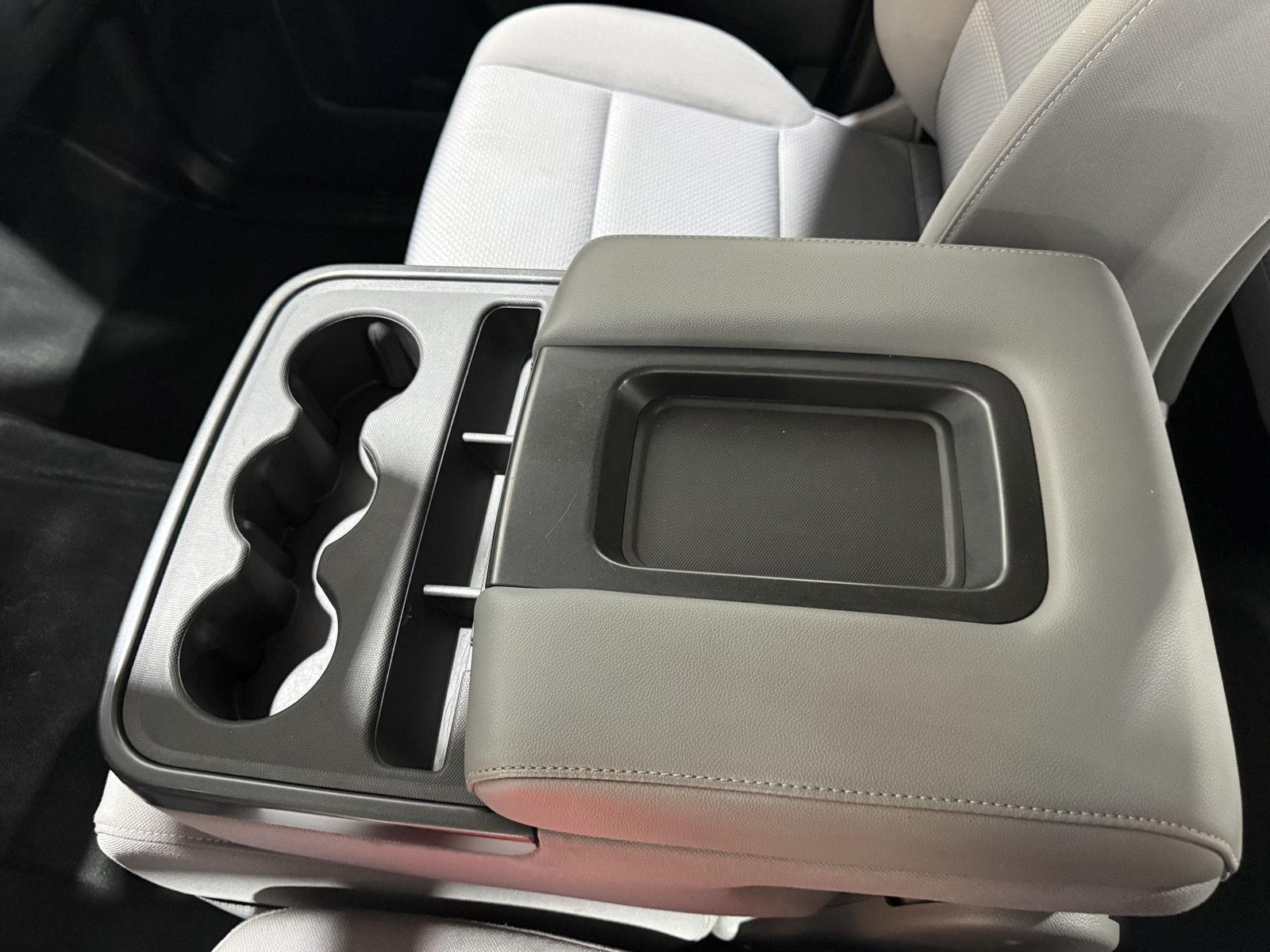 Vehicle photo 31