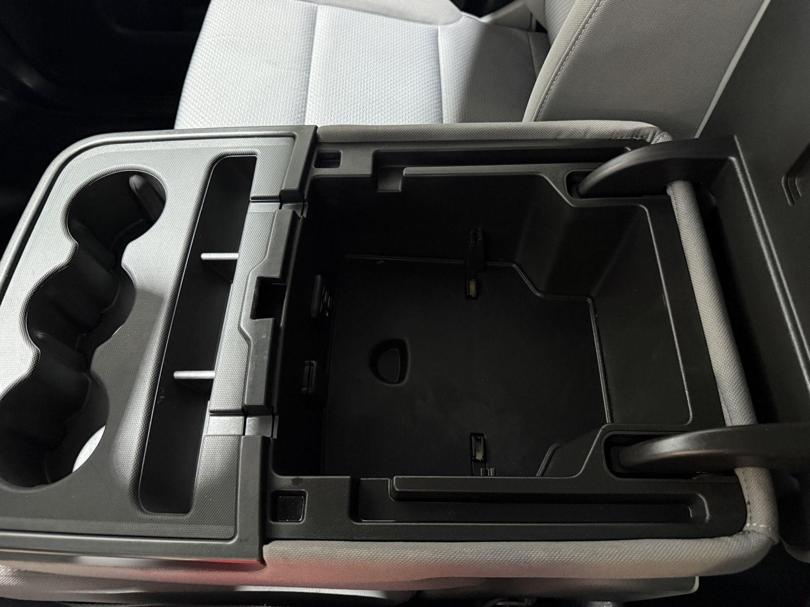 Vehicle photo 32
