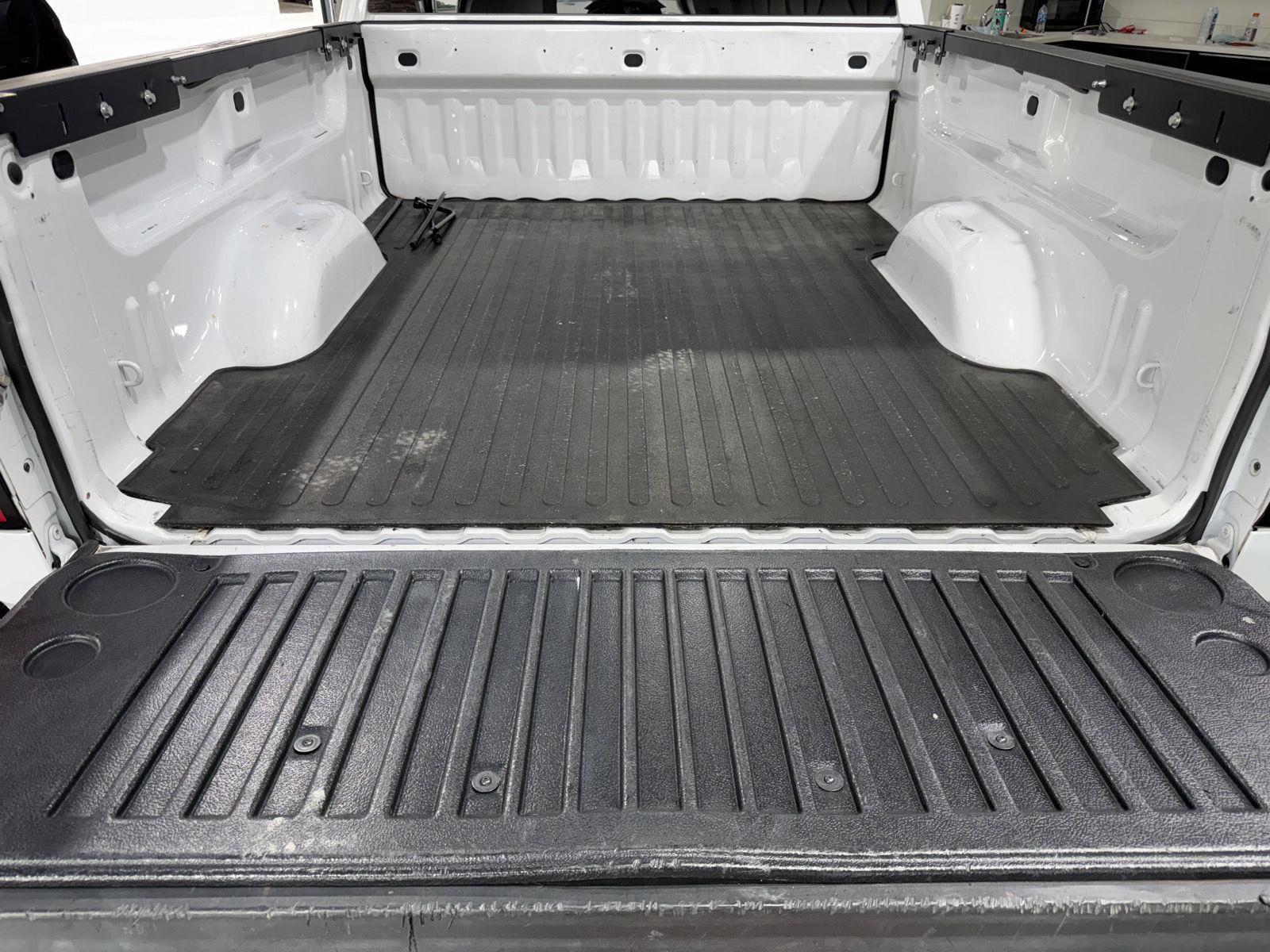 Vehicle photo 35