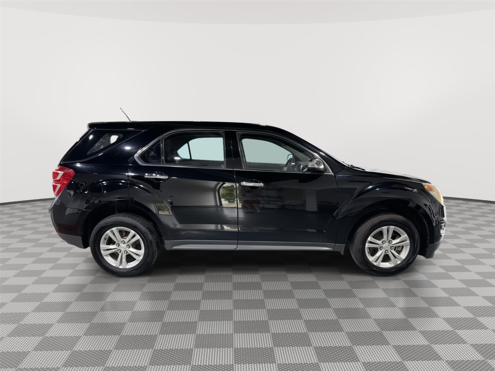 Vehicle photo 6