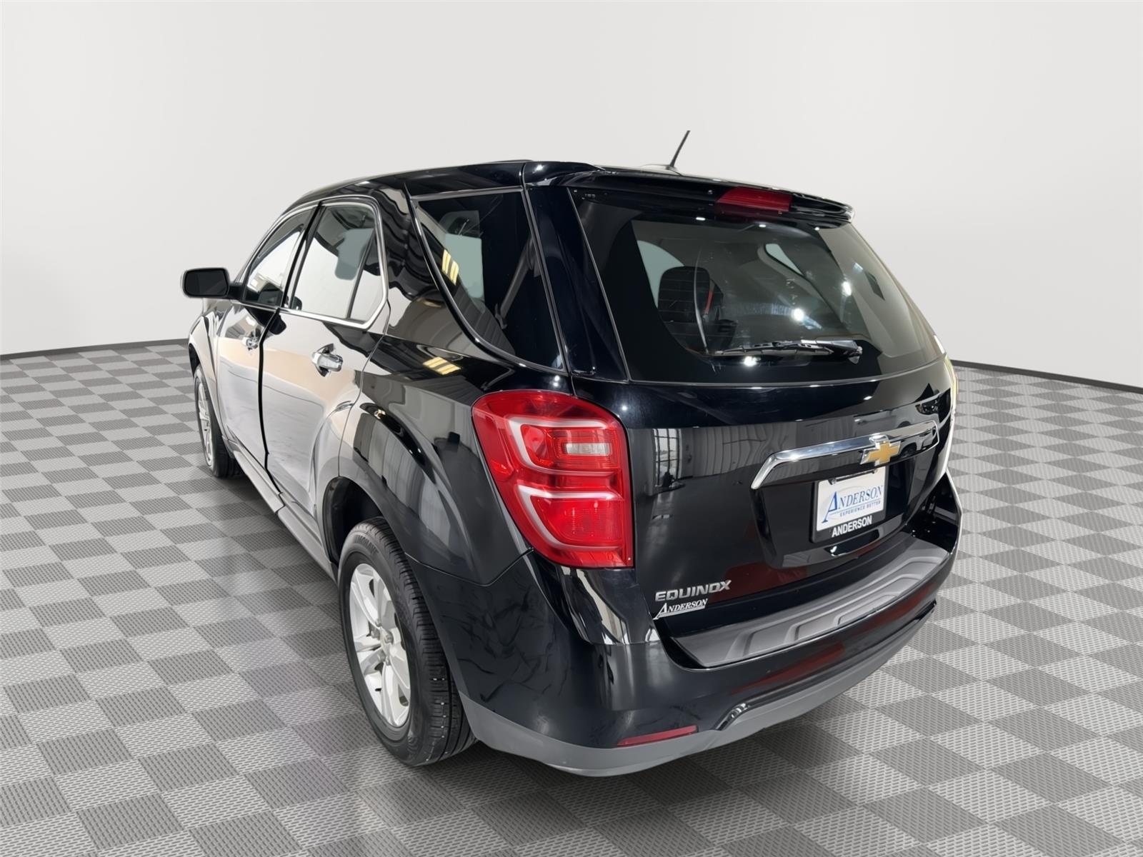 Vehicle photo 9