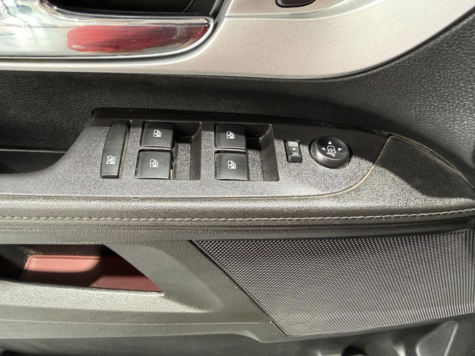Vehicle photo 21