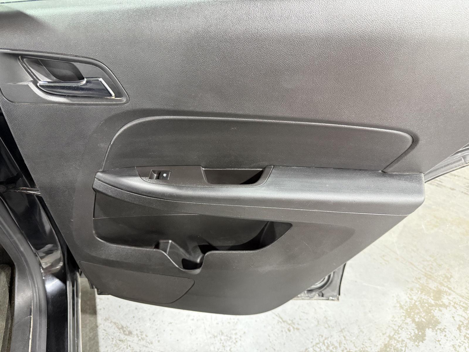 Vehicle photo 24
