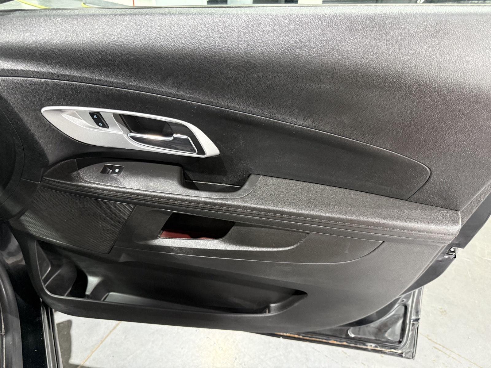 Vehicle photo 25