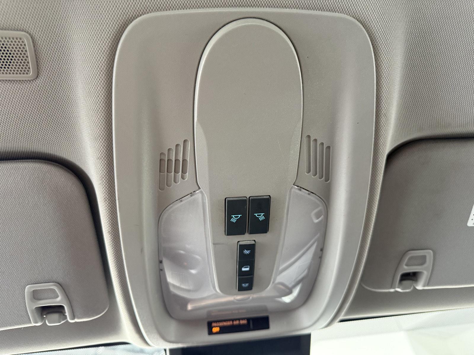 Vehicle photo 28