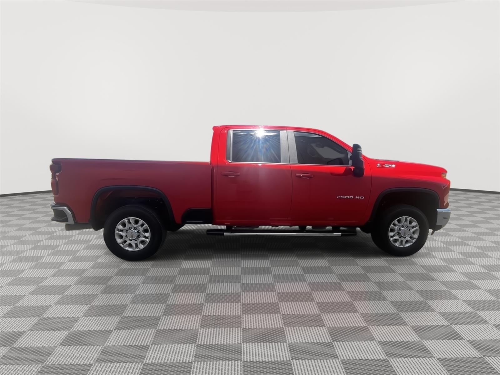 Vehicle photo 4