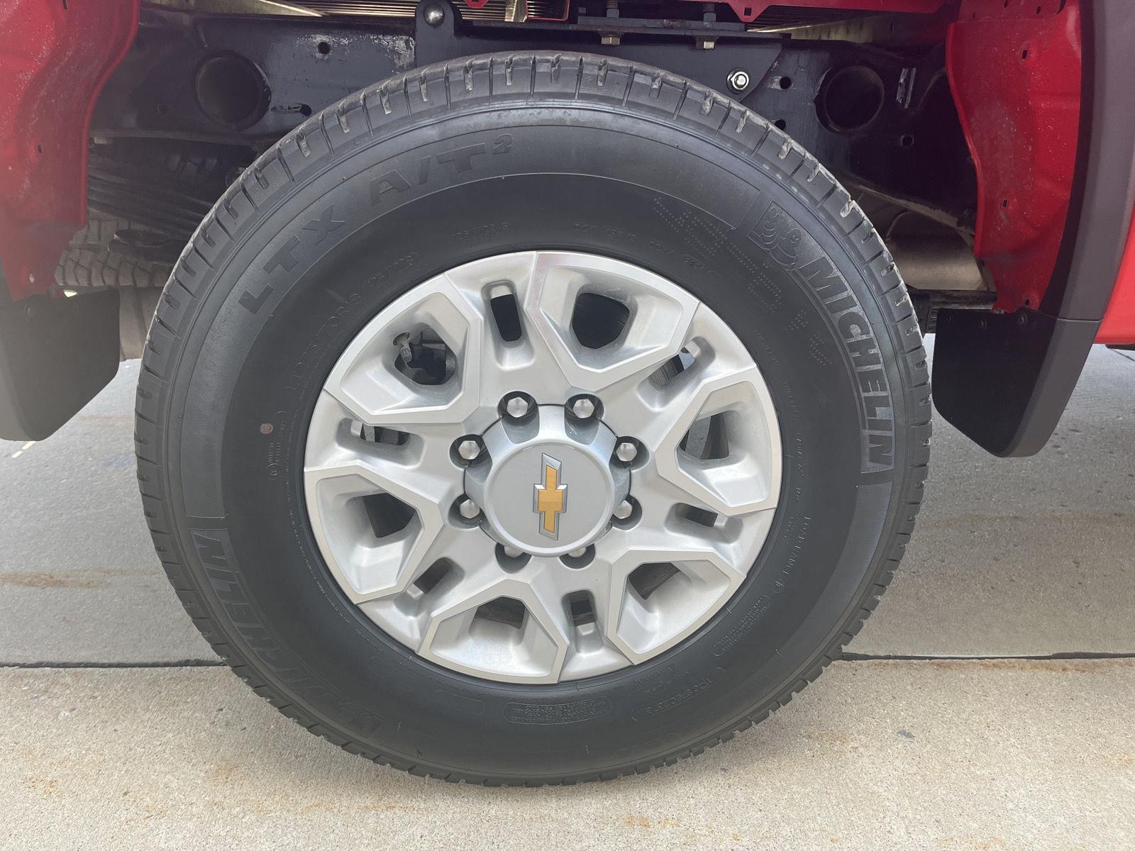 Vehicle photo 9