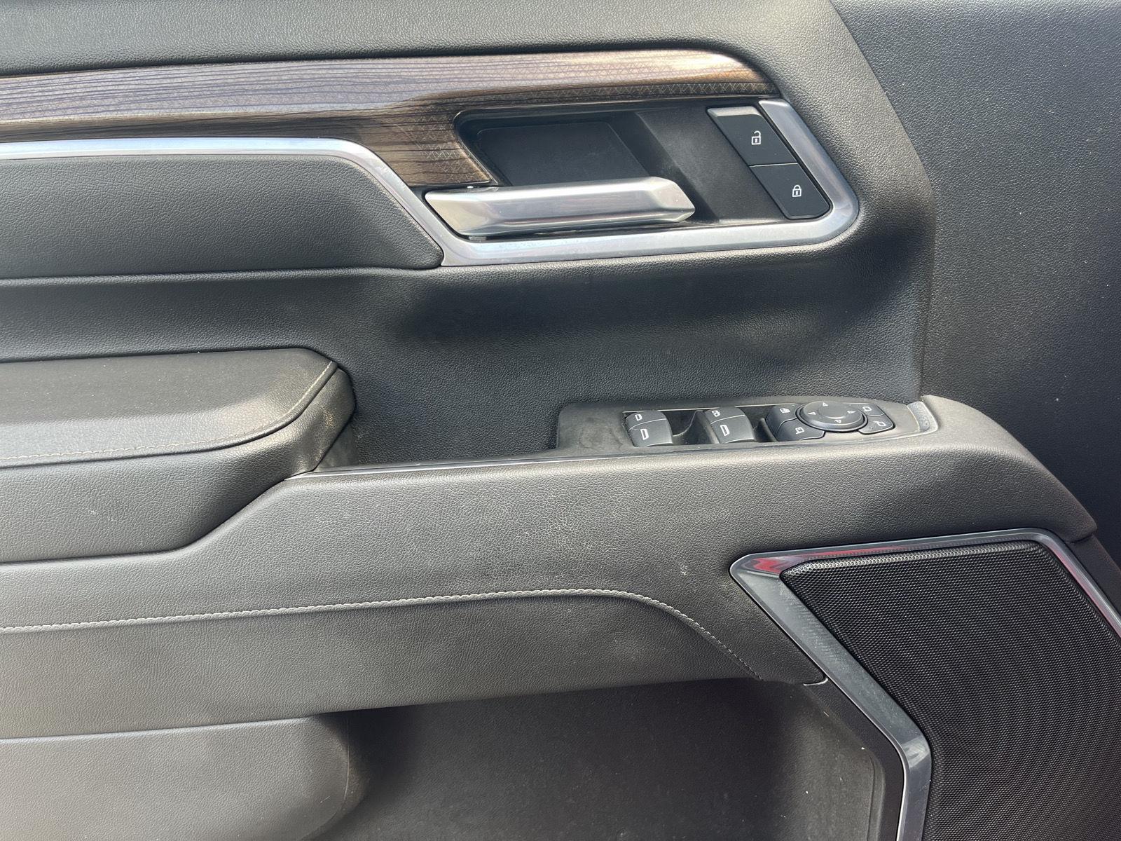 Vehicle photo 10
