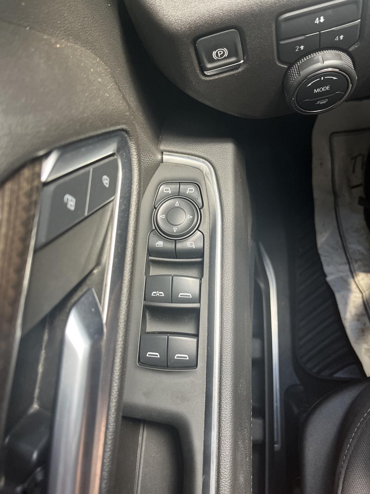 Vehicle photo 11