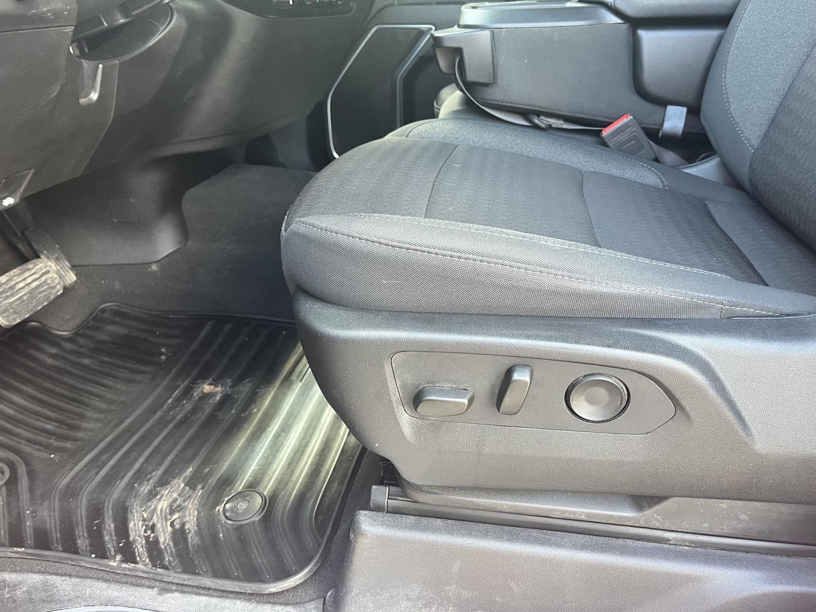 Vehicle photo 12