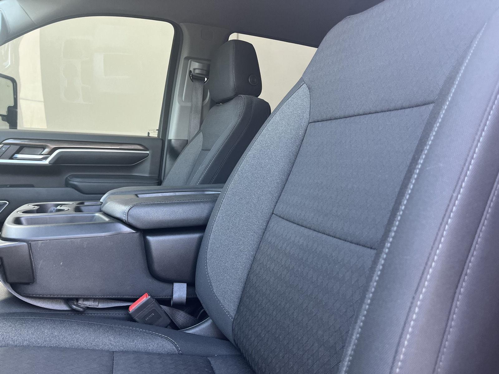 Vehicle photo 13