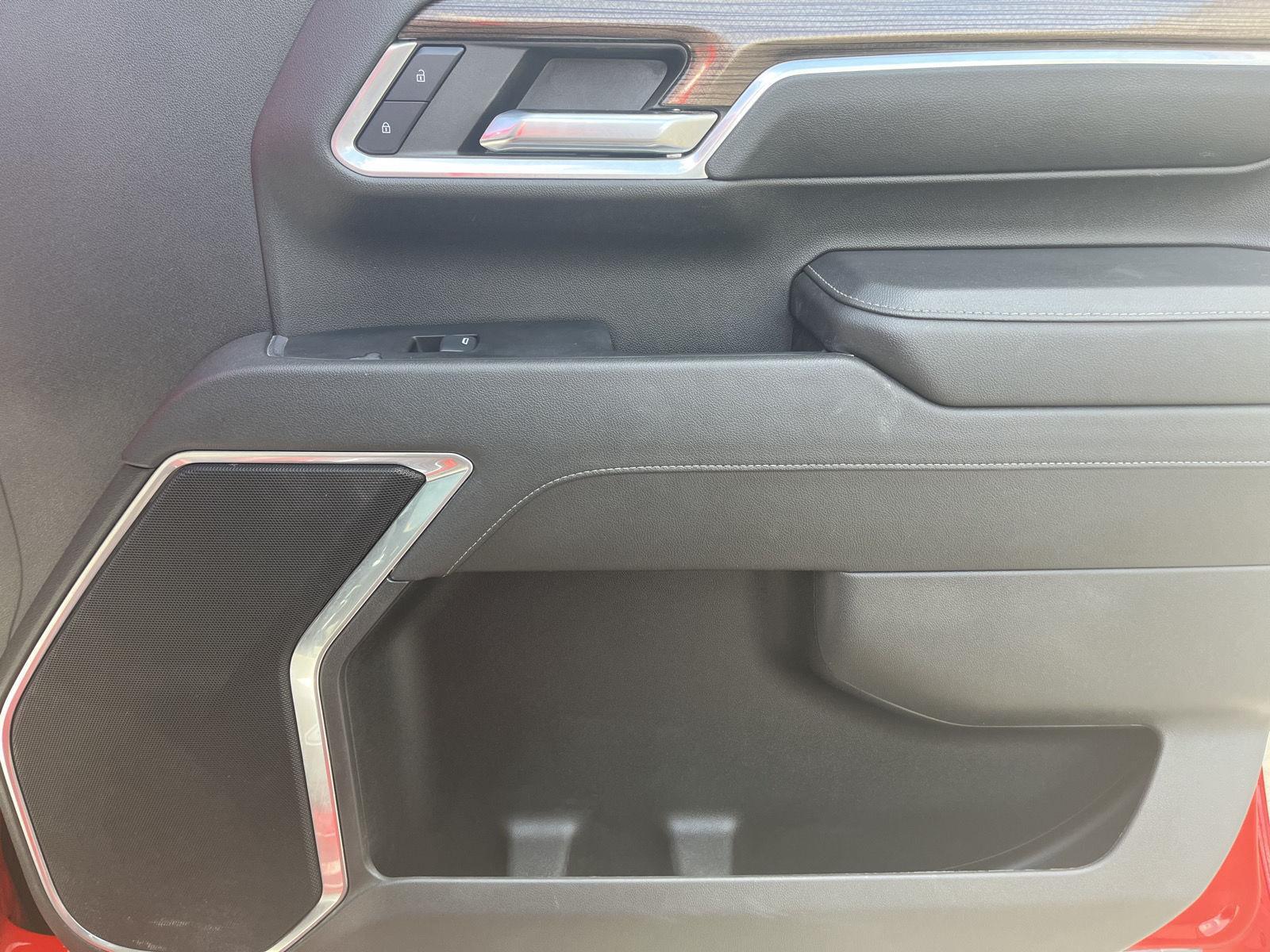 Vehicle photo 15