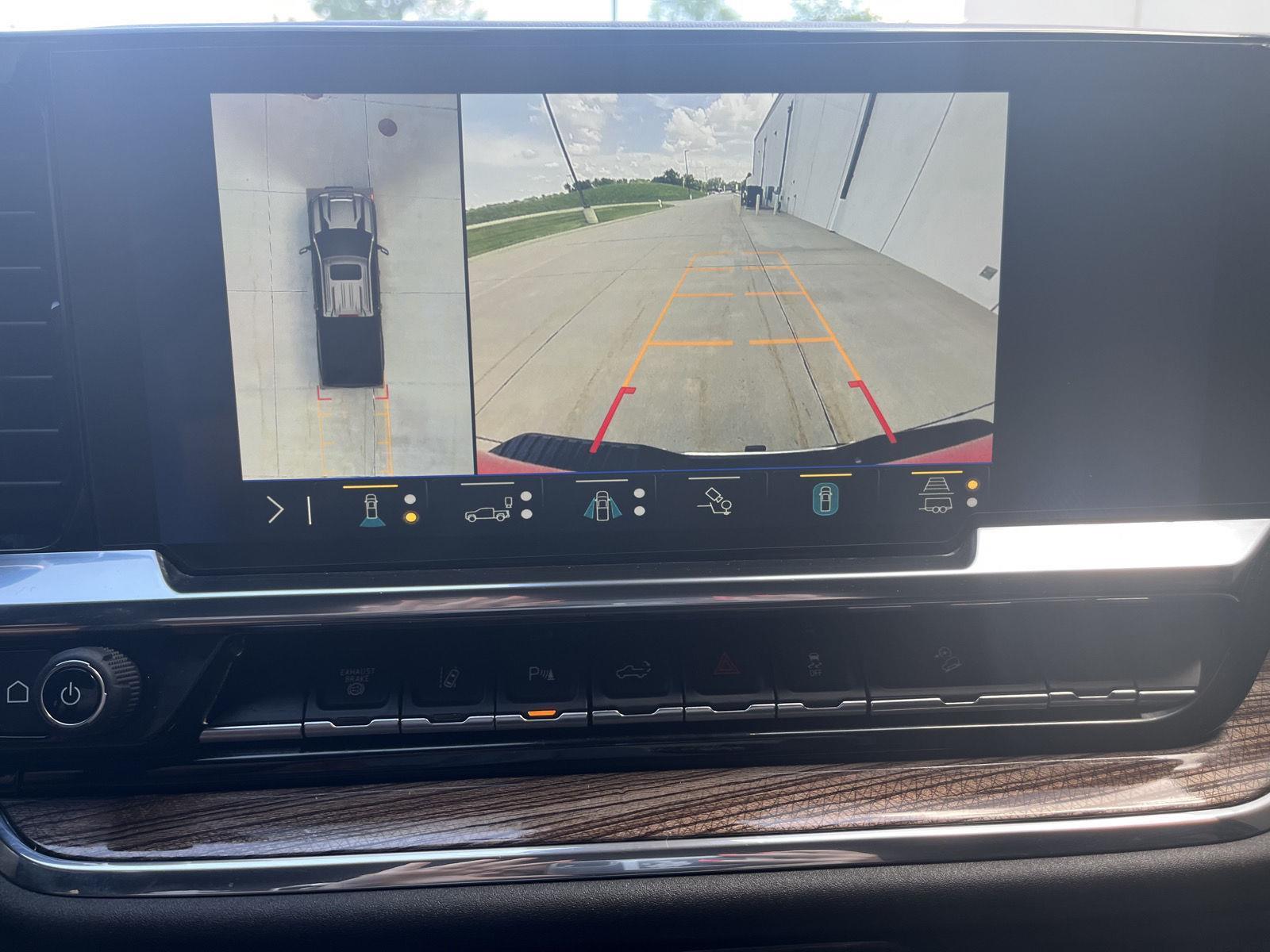Vehicle photo 23