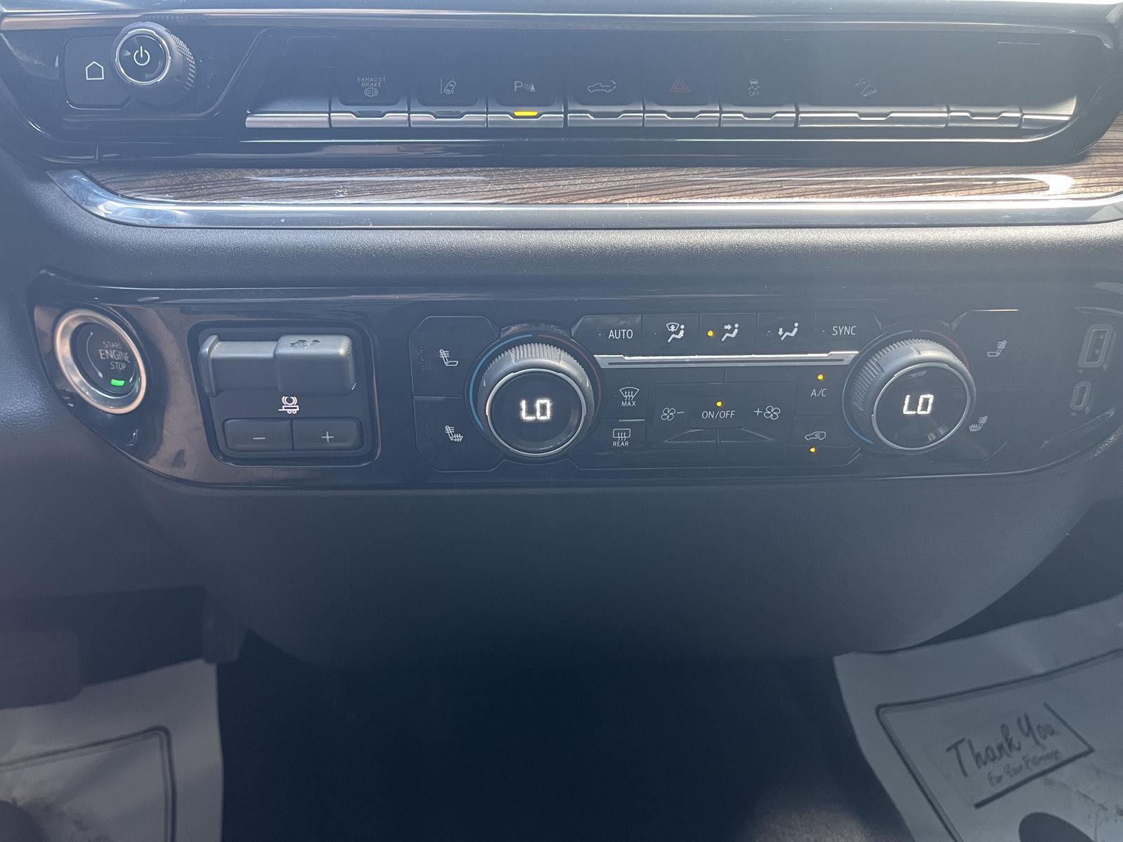 Vehicle photo 24