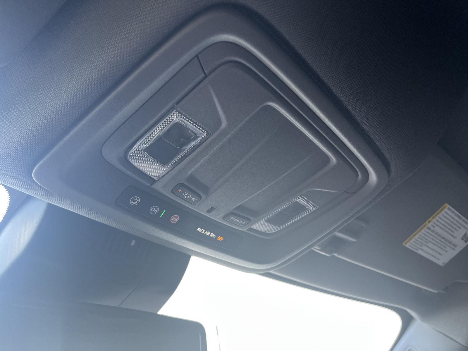 Vehicle photo 26