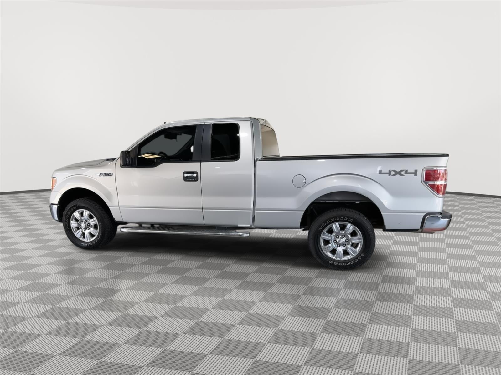 Vehicle photo 2