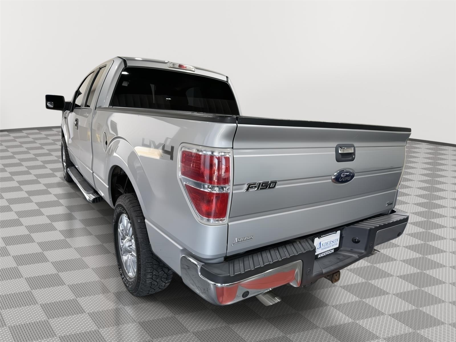 Vehicle photo 9