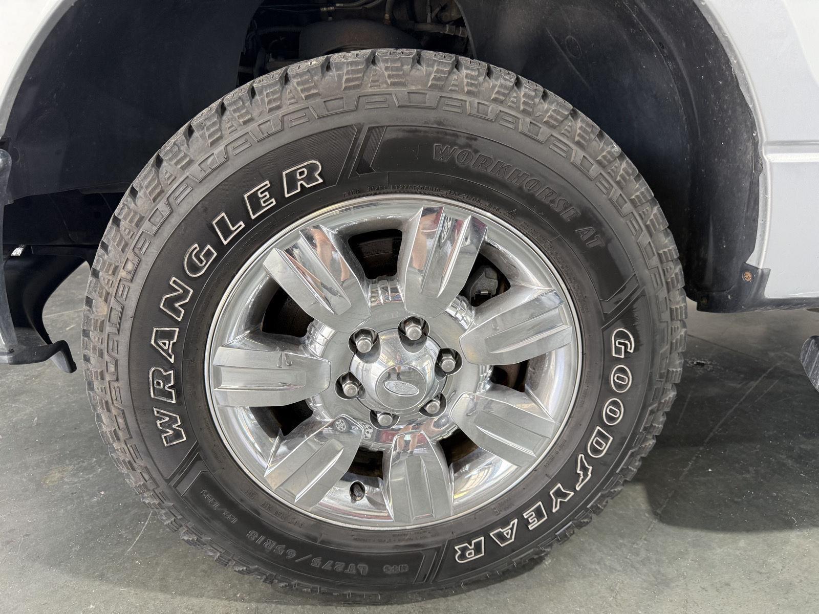 Vehicle photo 10