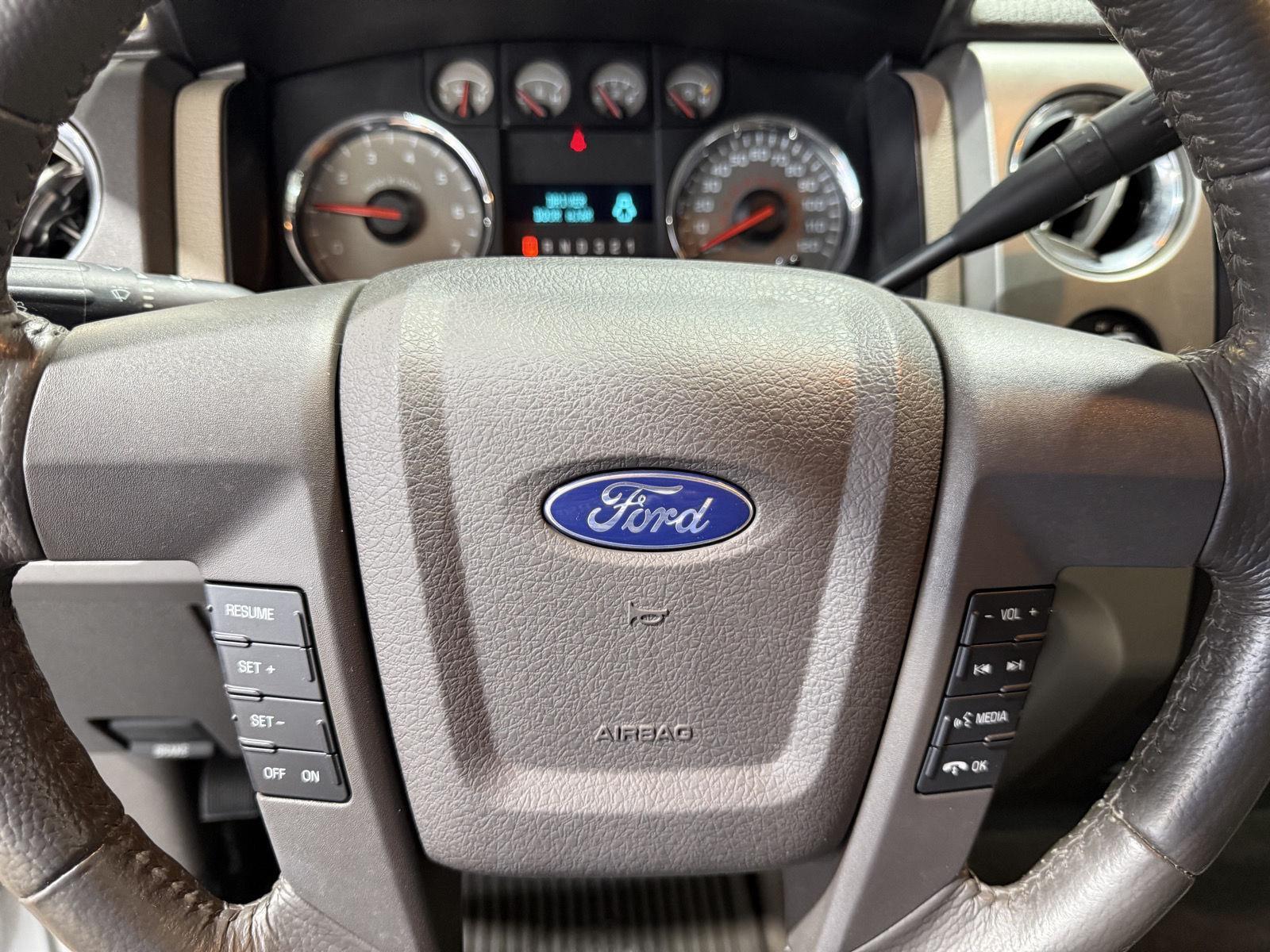 Vehicle photo 12