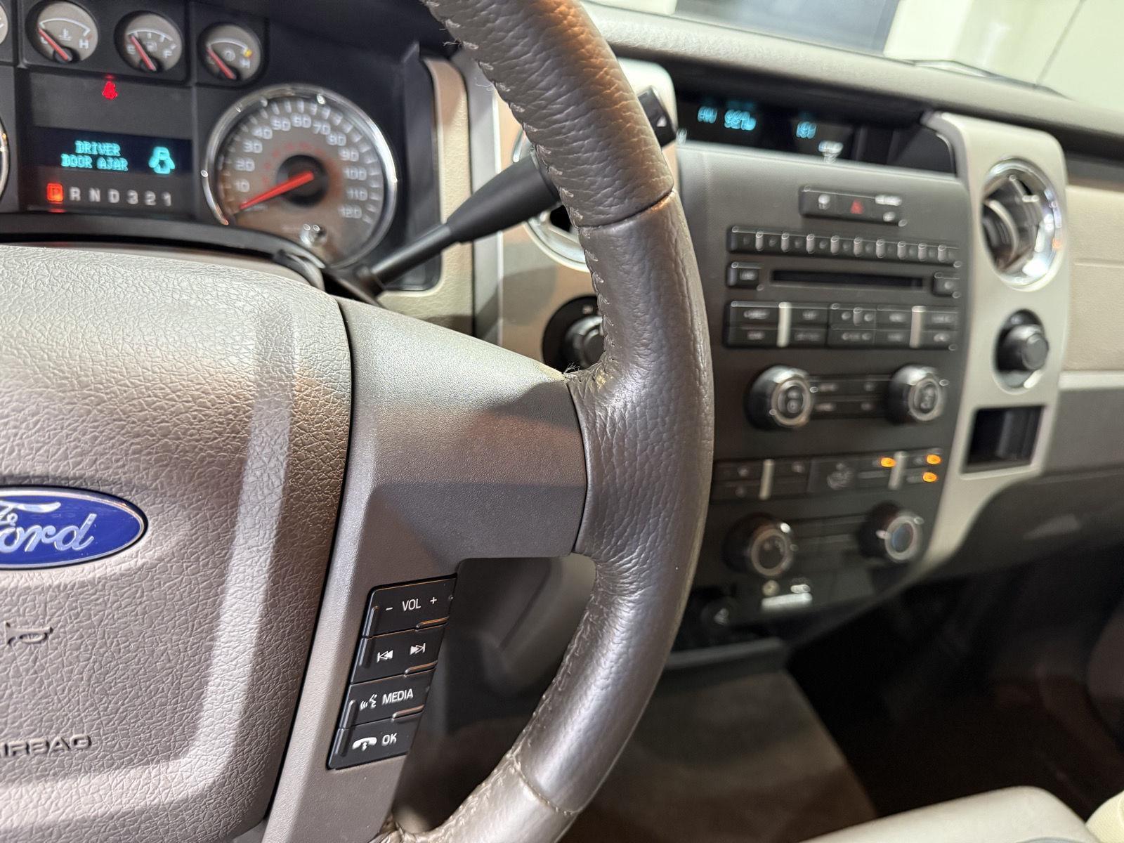 Vehicle photo 14