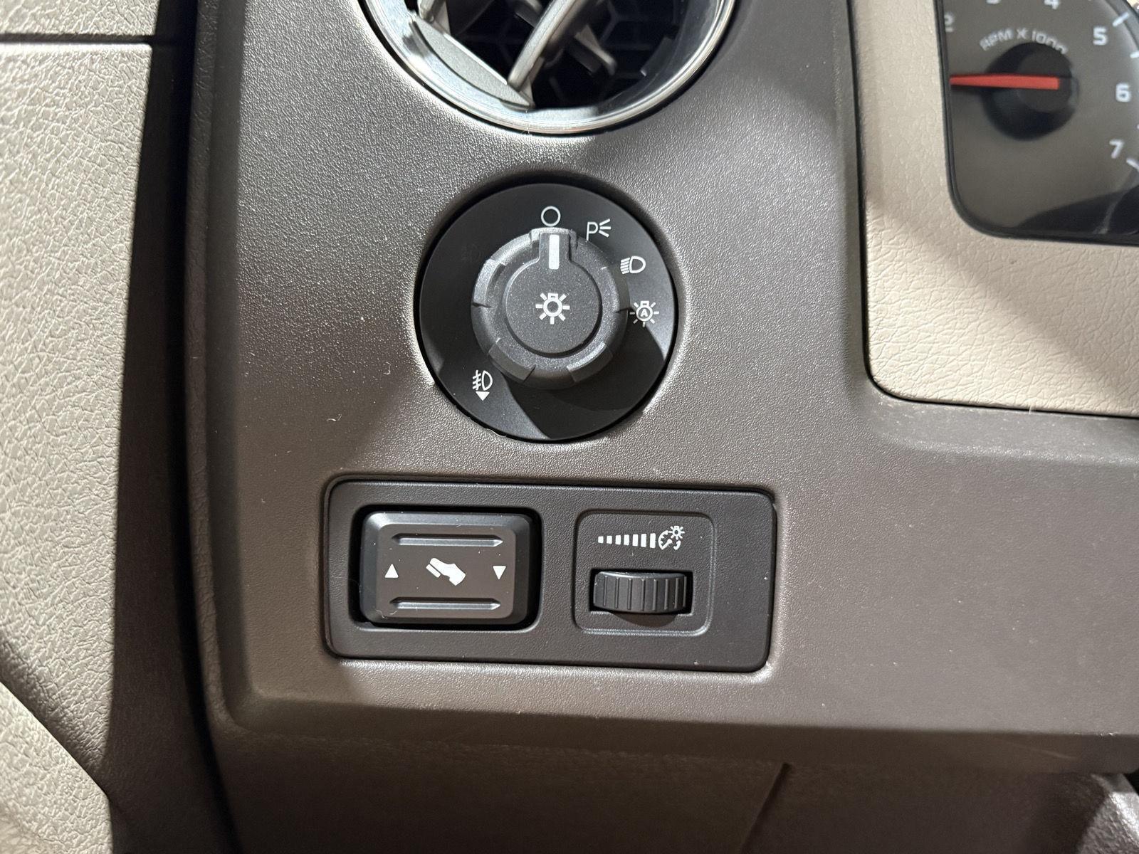 Vehicle photo 15