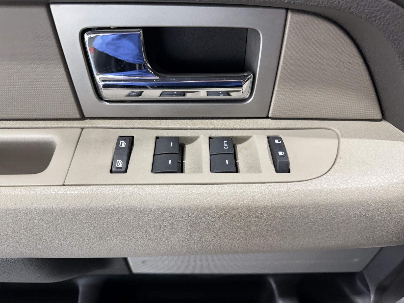 Vehicle photo 22
