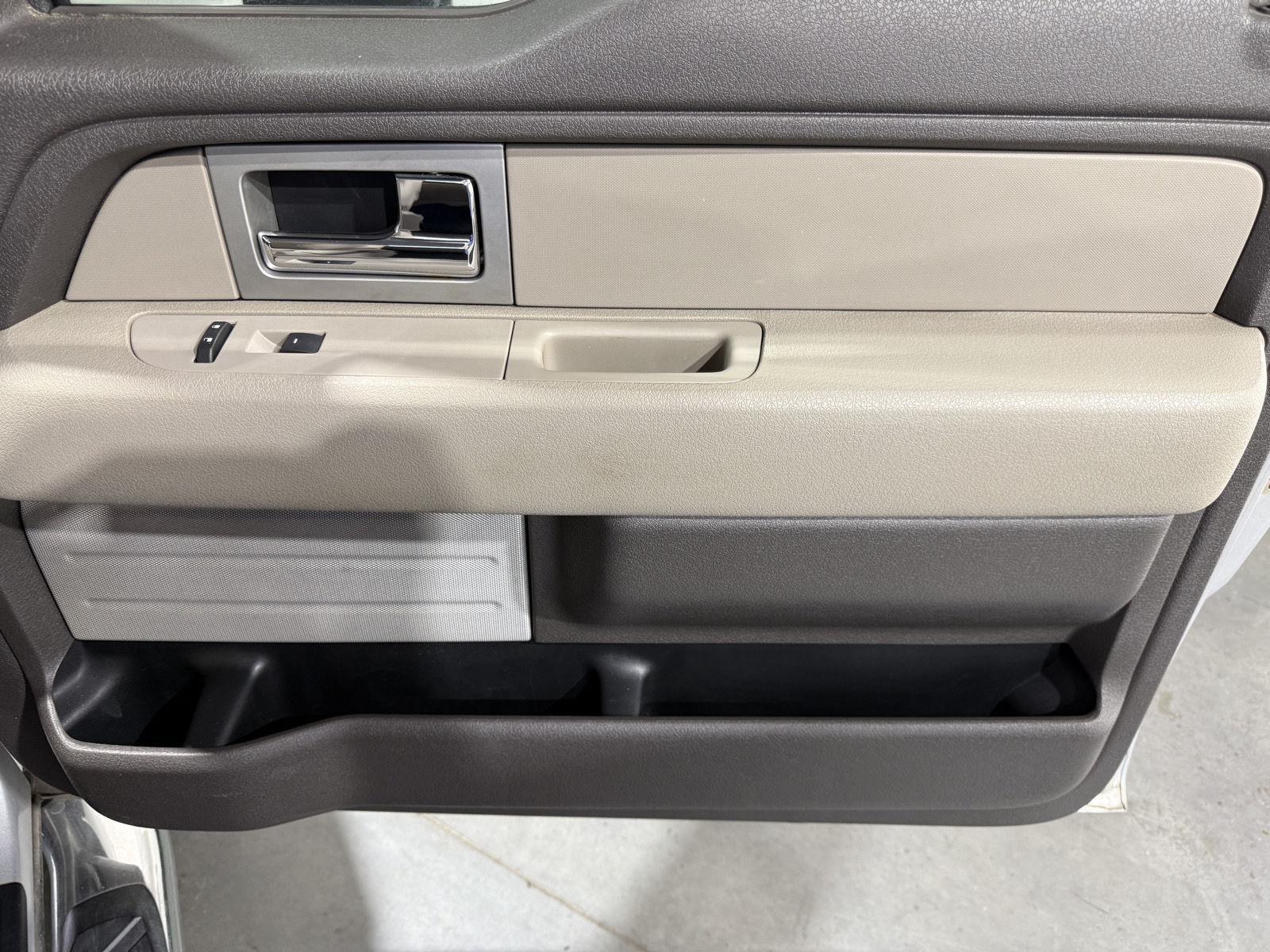 Vehicle photo 26