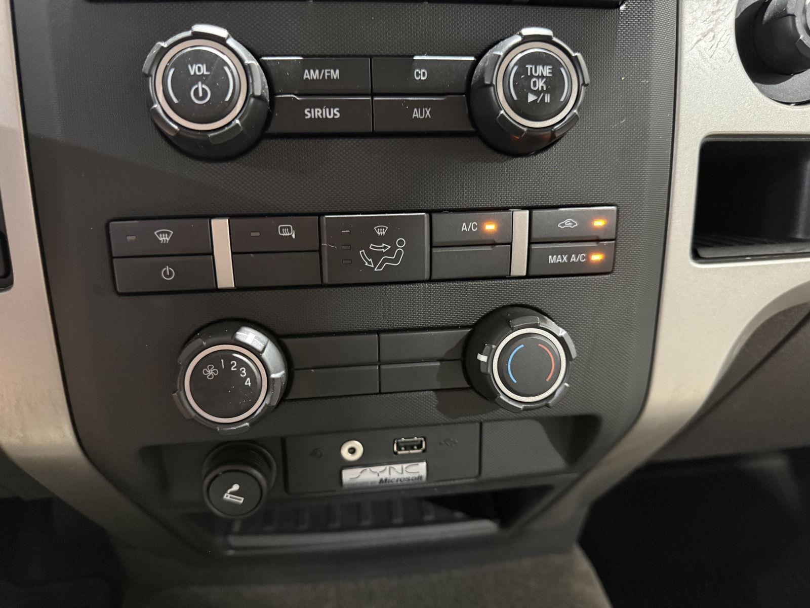 Vehicle photo 29